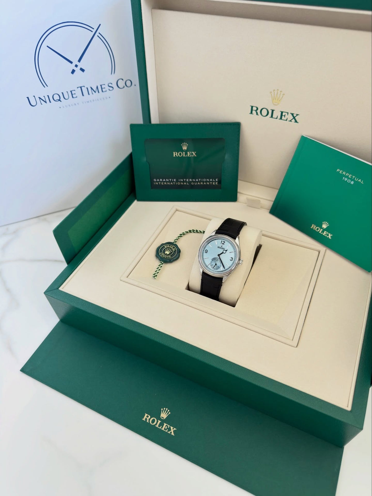 ROLEX PERPETUEL 1908 39 MM CUIRE NOIR FOND BLEU