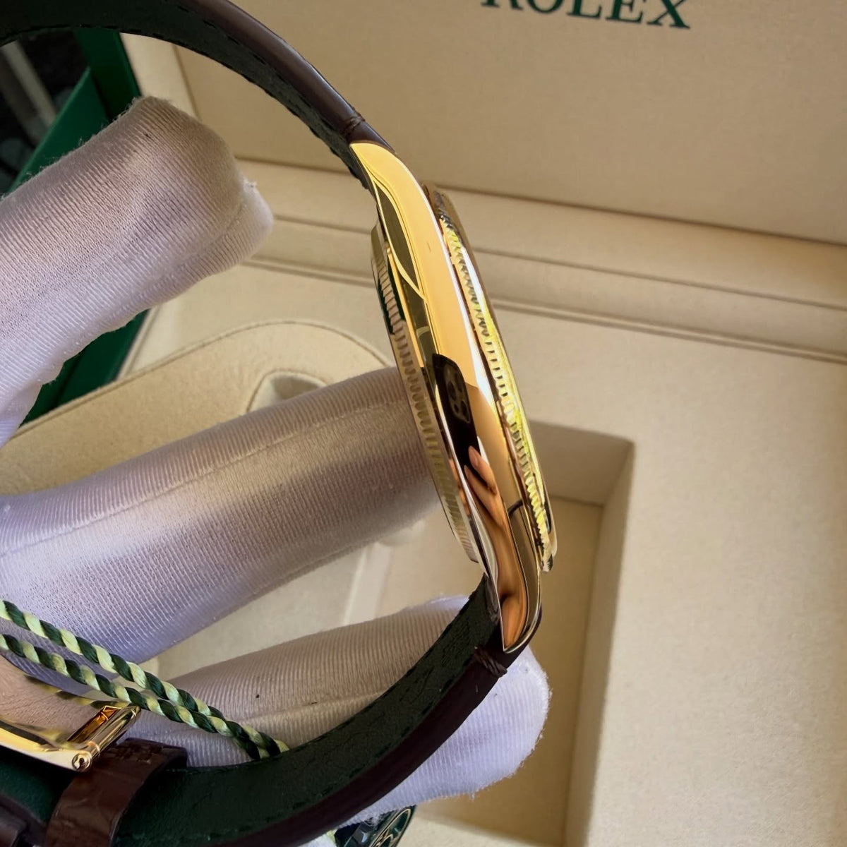 ROLEX PERPETUEL 1908 39 MM DORÉ  CUIRE MARRON FOND BLANC