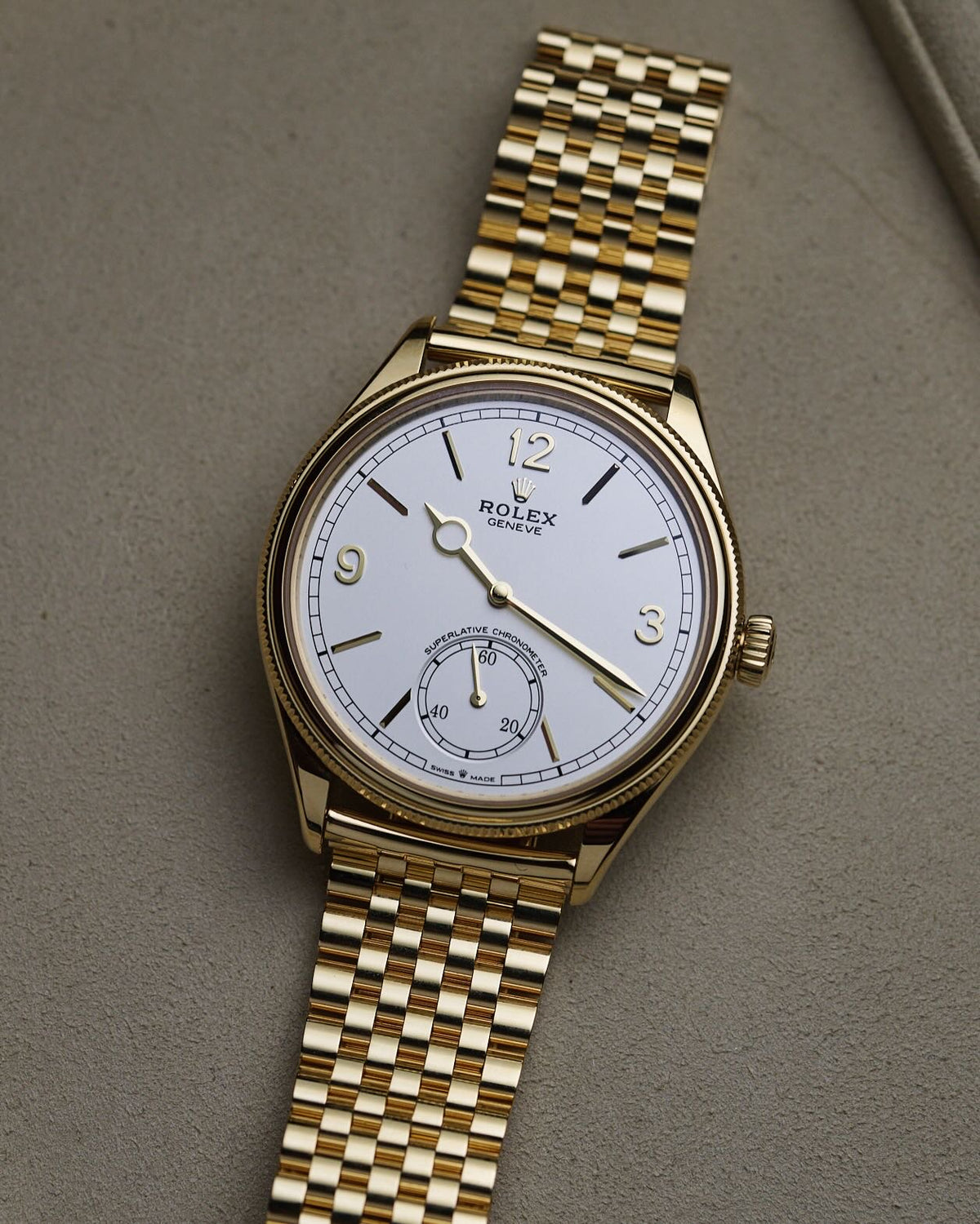 ROLEX PERPETUEL 1908 39 MM doré FONND BLANC