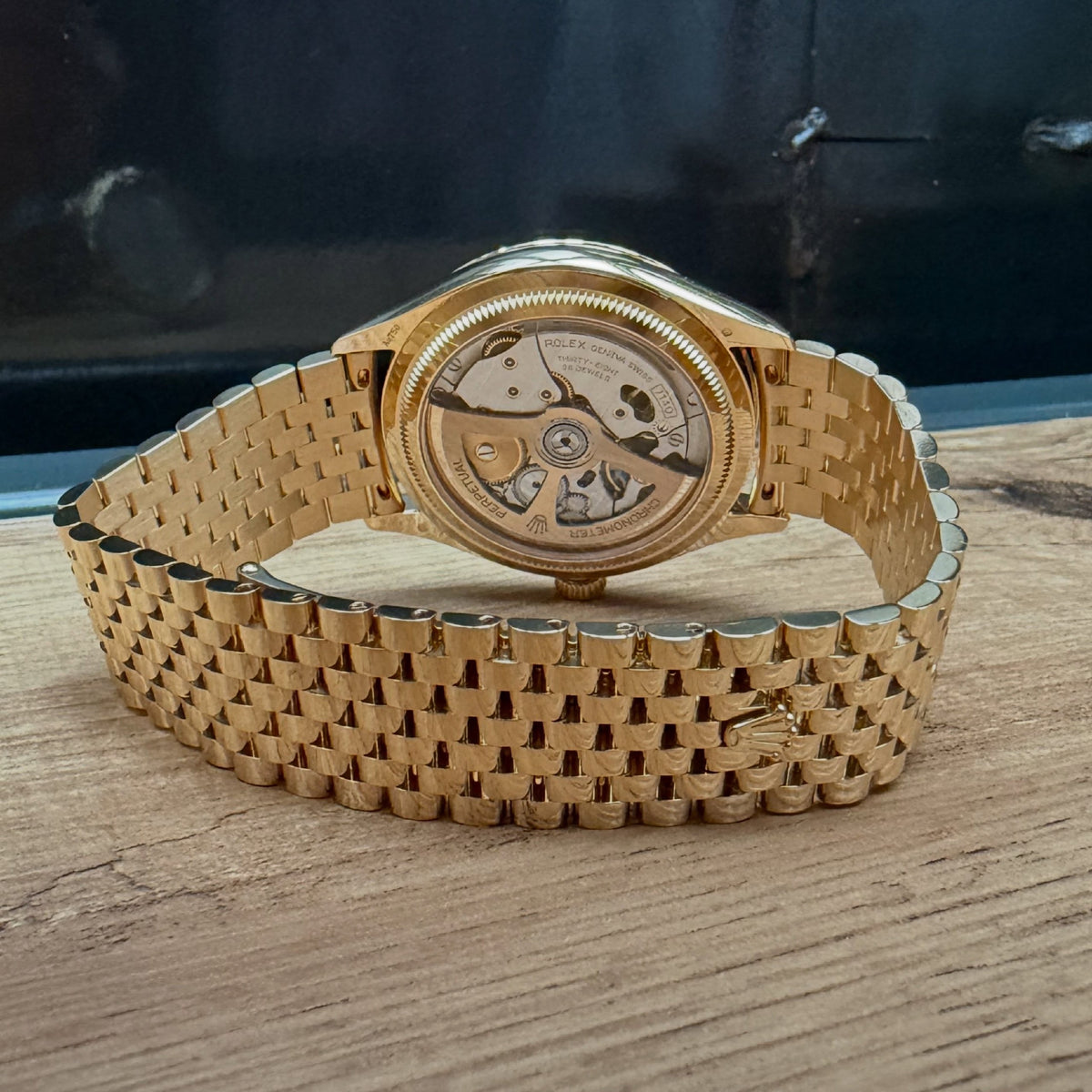 ROLEX PERPETUEL 1908 39 MM doré FONND BLANC