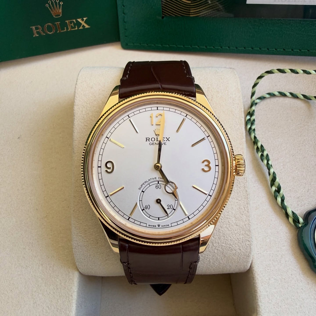 ROLEX PERPETUEL 1908 39 MM DORÉ  CUIRE MARRON FOND BLANC