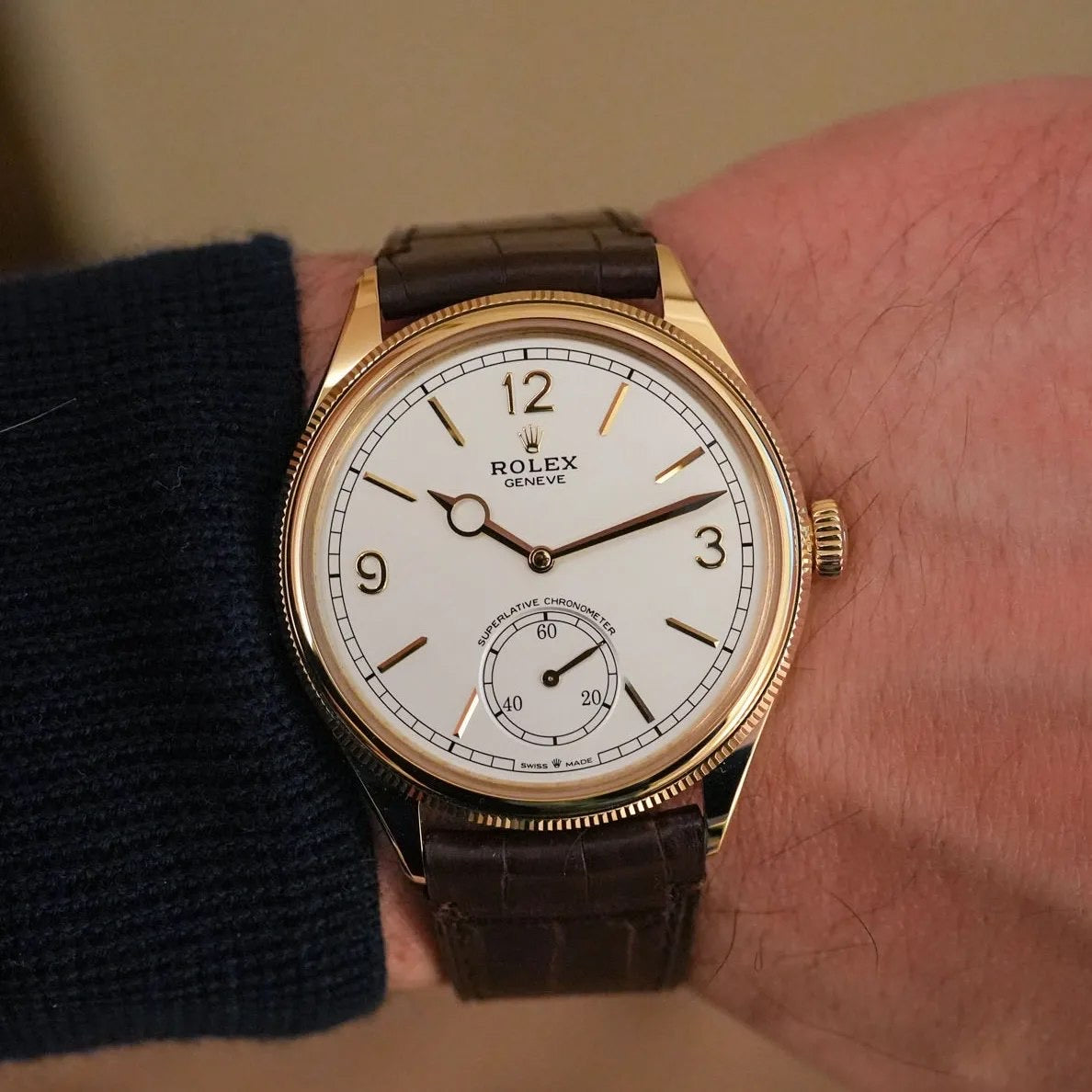 ROLEX PERPETUEL 1908 39 MM DORÉ  CUIRE MARRON FOND BLANC