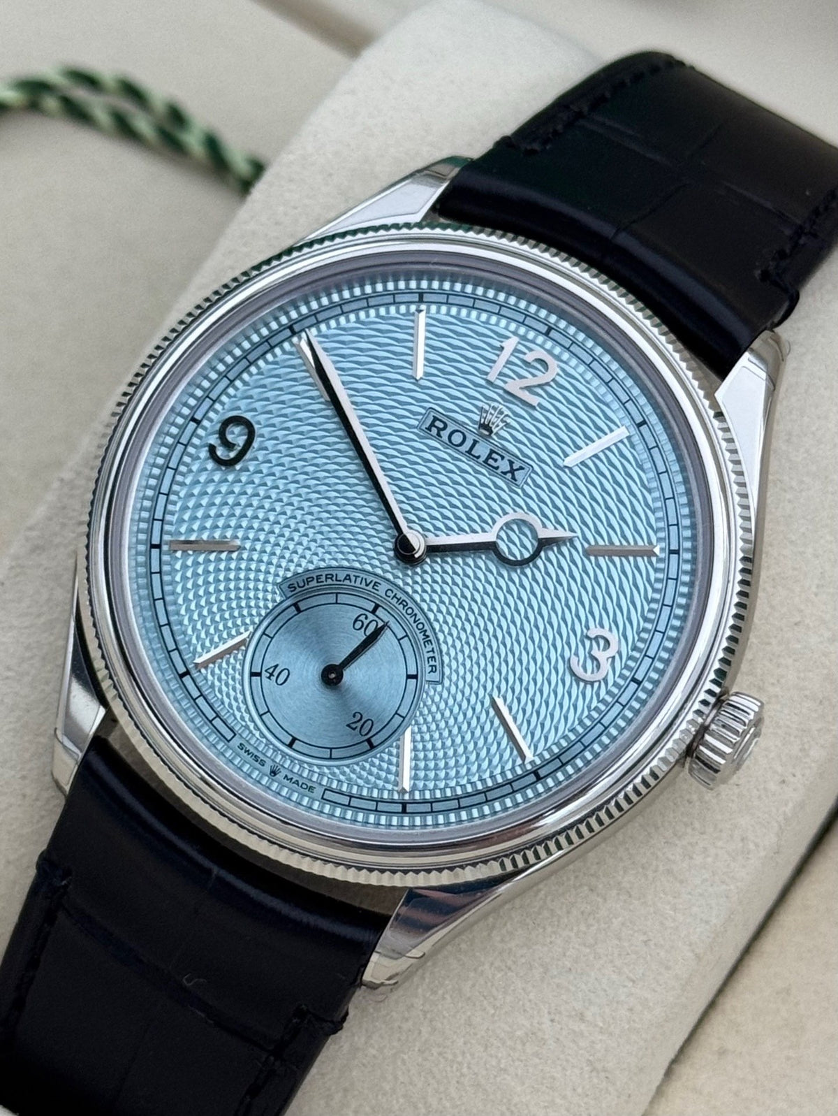 ROLEX PERPETUEL 1908 39 MM CUIRE NOIR FOND BLEU