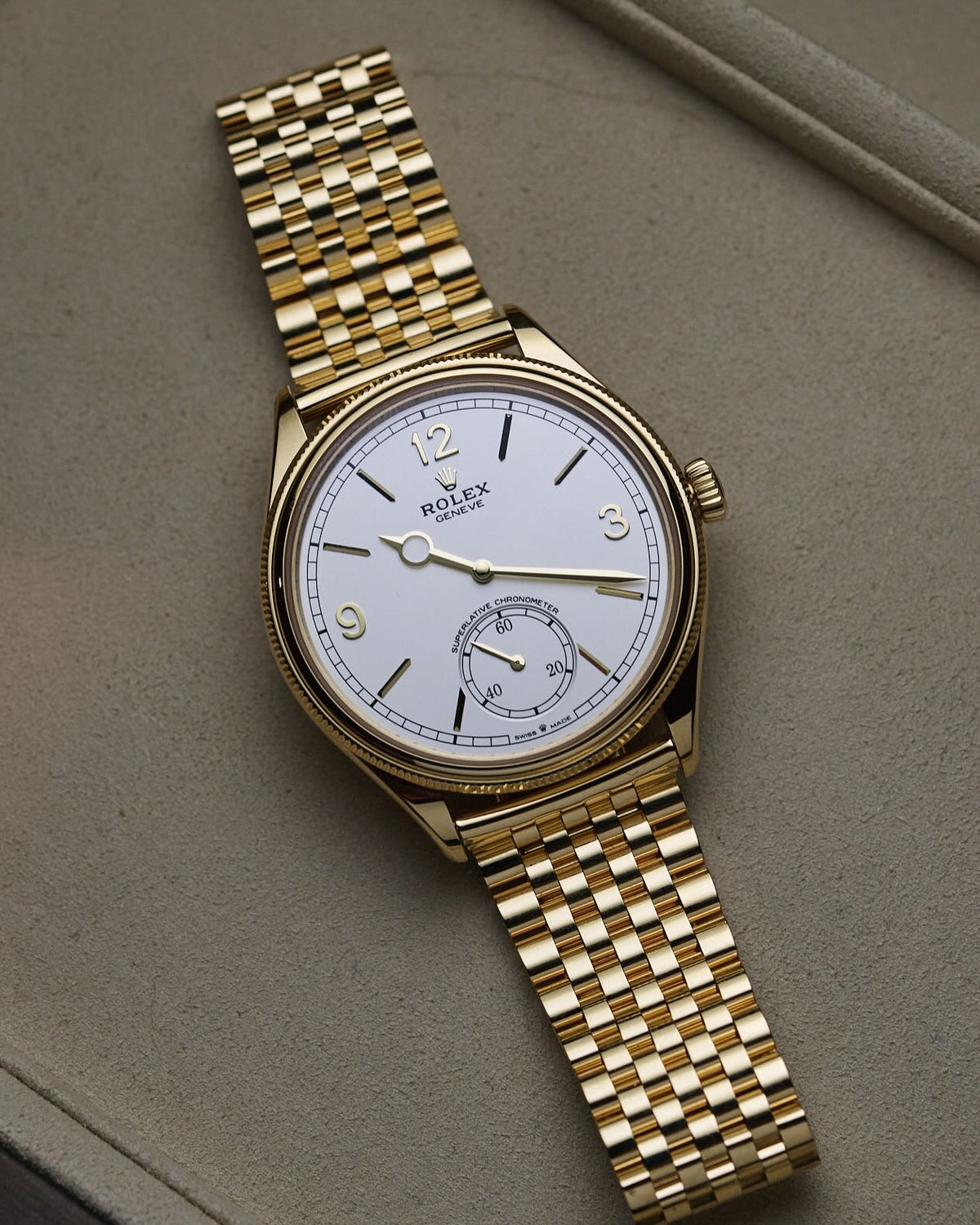 ROLEX PERPETUEL 1908 39 MM doré FONND BLANC