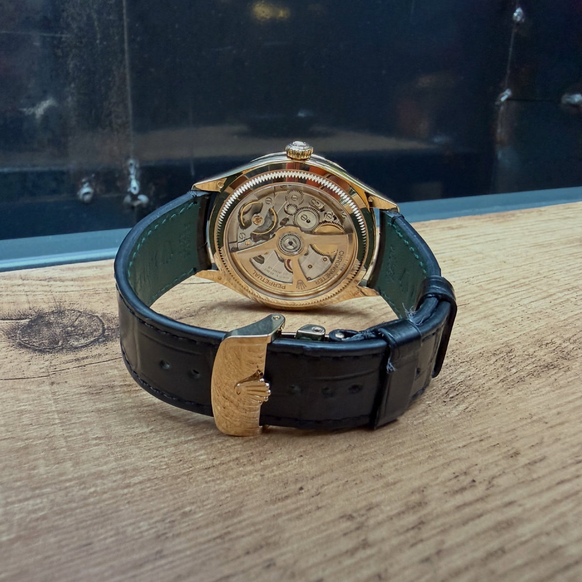 ROLEX PERPETUEL 1908 39 MM DORÉ CUIRE NOIRE FOND NOIR