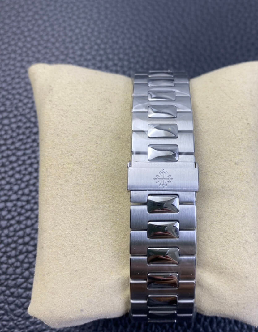 MONTRE HOMME PATEK NAUTILUS TIFFANY